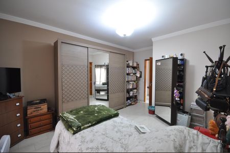 Casa à venda com 200m², 3 quartos e 4 vagasSuíte