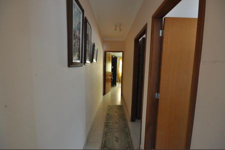 Casa à venda com 200m², 3 quartos e 4 vagasCorredor