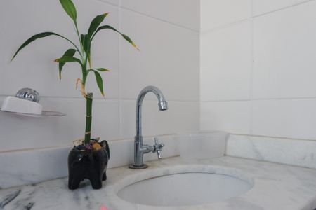 Apartamento à venda com 58m², 2 quartos e 1 vaga Apartamento à venda com 58m², 2 quartos e 1 vagaBanheiro da Suíte 2