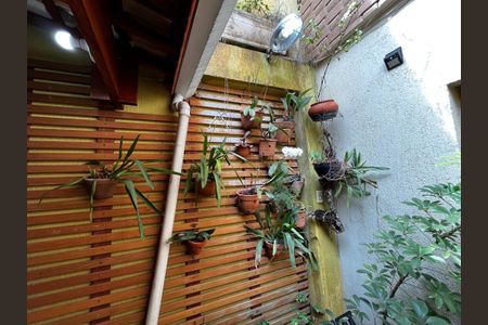 Casa à venda com 150m², 3 quartos e 2 vagas Casa à venda com 150m², 3 quartos e 2 vagasChurrasqueira