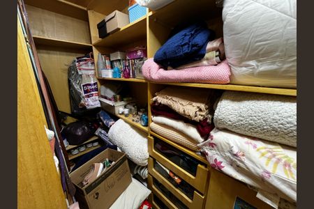 Casa à venda com 150m², 3 quartos e 2 vagas Casa à venda com 150m², 3 quartos e 2 vagasCloset