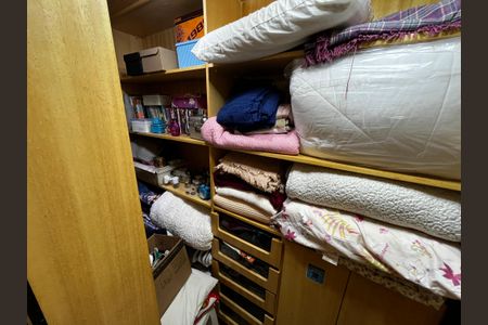 Casa à venda com 150m², 3 quartos e 2 vagas Casa à venda com 150m², 3 quartos e 2 vagasCloset