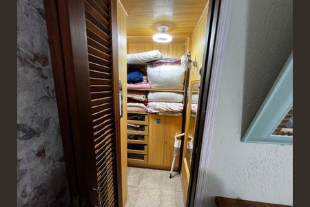 Casa à venda com 150m², 3 quartos e 2 vagas Casa à venda com 150m², 3 quartos e 2 vagasCloset