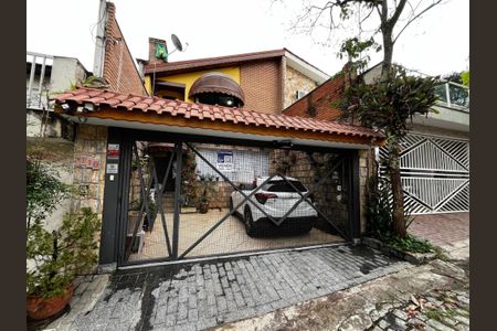 Casa à venda com 150m², 3 quartos e 2 vagas Casa à venda com 150m², 3 quartos e 2 vagasFachada/Placa