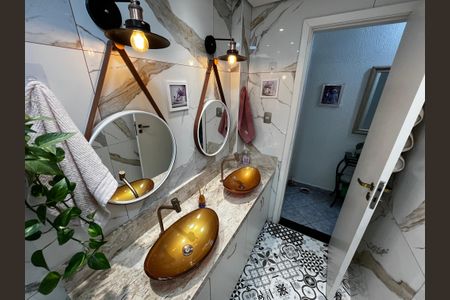 Casa à venda com 150m², 3 quartos e 2 vagas Casa à venda com 150m², 3 quartos e 2 vagasBanheiro