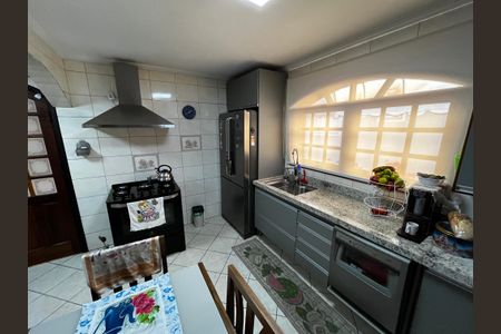 Casa à venda com 150m², 3 quartos e 2 vagas Casa à venda com 150m², 3 quartos e 2 vagasCozinha