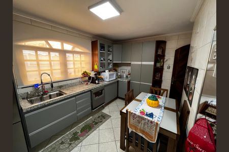 Casa à venda com 150m², 3 quartos e 2 vagas Casa à venda com 150m², 3 quartos e 2 vagasCozinha