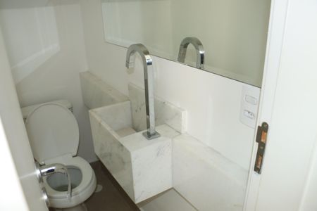 Lavabo de casa de condomínio para alugar com 2 quartos, 211m² em Parque Rincao, Cotia