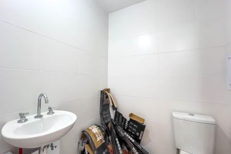 Banheiro de kitnet/studio para alugar com 1 quarto, 24m² em Vila Mariana, São Paulo