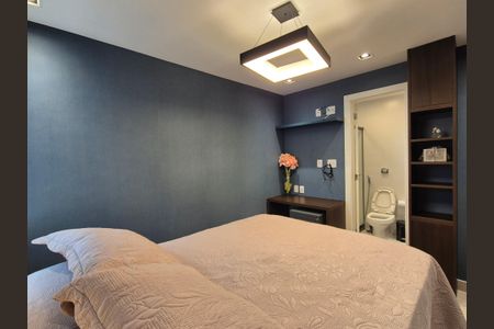 Casa de condomínio à venda com 426m², 5 quartos e 2 vagas Casa de condomínio à venda com 426m², 5 quartos e 2 vagasSuíte 2