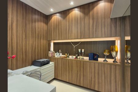 Casa de condomínio à venda com 426m², 5 quartos e 2 vagas Casa de condomínio à venda com 426m², 5 quartos e 2 vagasEscritório