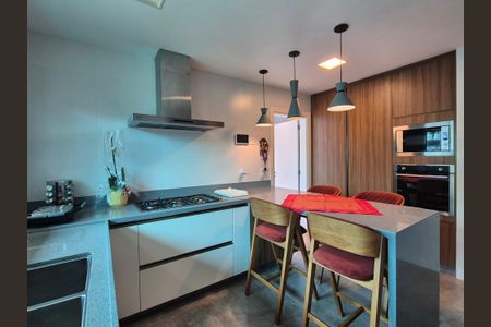 Casa de condomínio à venda com 426m², 5 quartos e 2 vagas Casa de condomínio à venda com 426m², 5 quartos e 2 vagasCozinha