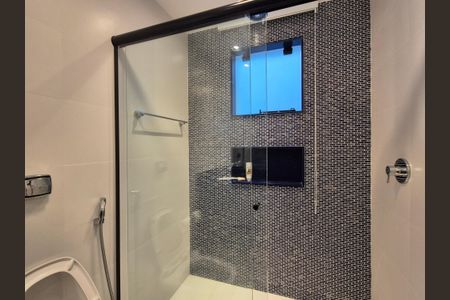 Casa de condomínio à venda com 426m², 5 quartos e 2 vagas Casa de condomínio à venda com 426m², 5 quartos e 2 vagasBanheiro da Suíte 1