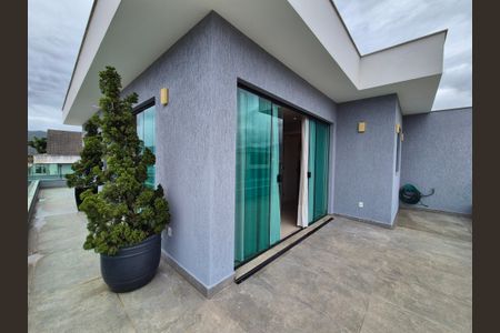 Casa de condomínio à venda com 426m², 5 quartos e 2 vagas Casa de condomínio à venda com 426m², 5 quartos e 2 vagasVaranda