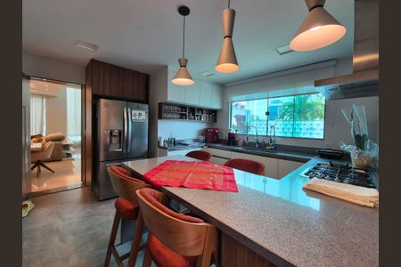 Casa de condomínio à venda com 426m², 5 quartos e 2 vagas Casa de condomínio à venda com 426m², 5 quartos e 2 vagasCozinha