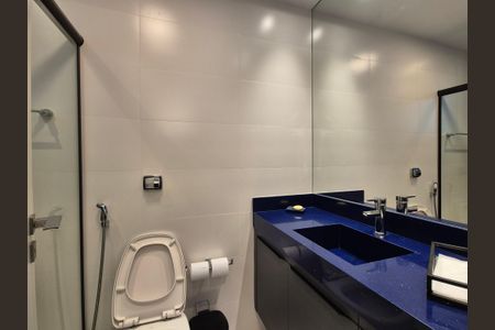 Casa de condomínio à venda com 426m², 5 quartos e 2 vagas Casa de condomínio à venda com 426m², 5 quartos e 2 vagasBanheiro da Suíte 2