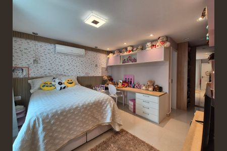 Casa de condomínio à venda com 426m², 5 quartos e 2 vagas Casa de condomínio à venda com 426m², 5 quartos e 2 vagasSuíte 3