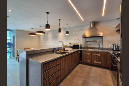 Casa de condomínio à venda com 426m², 5 quartos e 2 vagas Casa de condomínio à venda com 426m², 5 quartos e 2 vagasÁrea gourmet