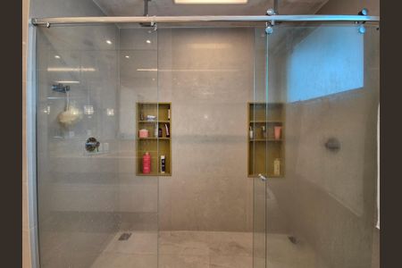 Casa de condomínio à venda com 426m², 5 quartos e 2 vagas Casa de condomínio à venda com 426m², 5 quartos e 2 vagasBanheiro da Suíte 4