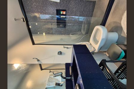 Casa de condomínio à venda com 426m², 5 quartos e 2 vagas Casa de condomínio à venda com 426m², 5 quartos e 2 vagasBanheiro de Serviço