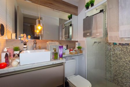 Apartamento à venda com 76m², 3 quartos e 1 vaga Apartamento à venda com 76m², 3 quartos e 1 vagaBanheiro da Suíte