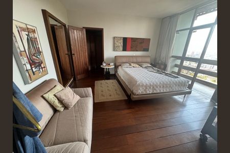 Casa à venda com 367m², 4 quartos e 5 vagas Casa à venda com 367m², 4 quartos e 5 vagasFoto 05