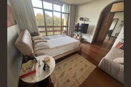Casa à venda com 367m², 4 quartos e 5 vagas Casa à venda com 367m², 4 quartos e 5 vagasFoto 07