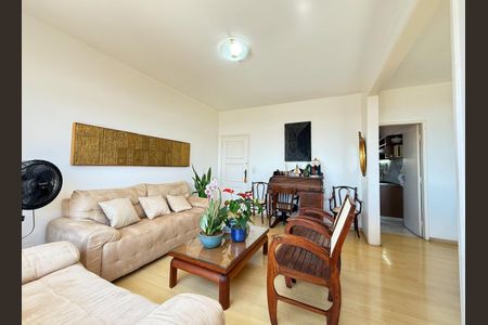 Apartamento à venda com 142m², 4 quartos e 2 vagas Apartamento à venda com 142m², 4 quartos e 2 vagasSala