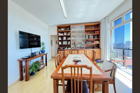 Apartamento à venda com 142m², 4 quartos e 2 vagas Apartamento à venda com 142m², 4 quartos e 2 vagasSala de Jantar