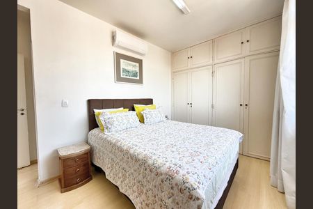 Apartamento à venda com 142m², 4 quartos e 2 vagas Apartamento à venda com 142m², 4 quartos e 2 vagasSuíte