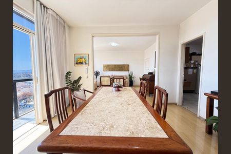 Apartamento à venda com 142m², 4 quartos e 2 vagas Apartamento à venda com 142m², 4 quartos e 2 vagasSala de Jantar