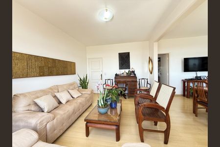 Apartamento à venda com 142m², 4 quartos e 2 vagas Apartamento à venda com 142m², 4 quartos e 2 vagasSala