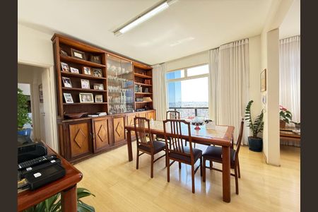 Apartamento à venda com 142m², 4 quartos e 2 vagas Apartamento à venda com 142m², 4 quartos e 2 vagasSala de Jantar