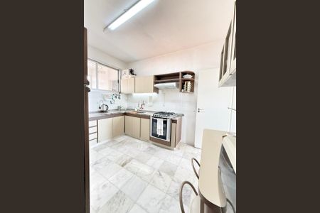 Apartamento à venda com 142m², 4 quartos e 2 vagas Apartamento à venda com 142m², 4 quartos e 2 vagasCozinha