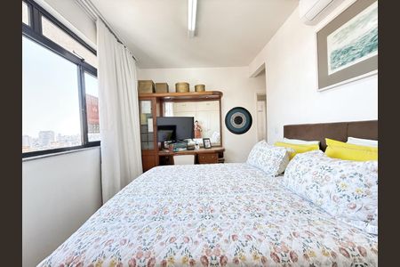 Apartamento à venda com 142m², 4 quartos e 2 vagas Apartamento à venda com 142m², 4 quartos e 2 vagasSuíte