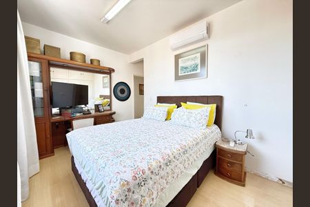 Apartamento à venda com 142m², 4 quartos e 2 vagas Apartamento à venda com 142m², 4 quartos e 2 vagasSuíte