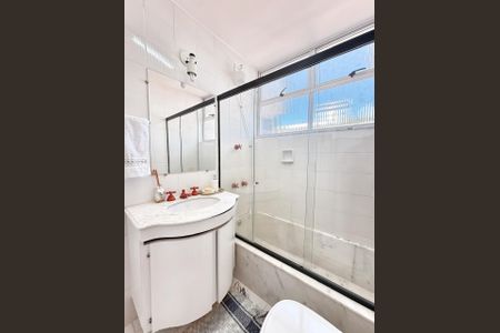 Apartamento à venda com 142m², 4 quartos e 2 vagas Apartamento à venda com 142m², 4 quartos e 2 vagasBanheiro