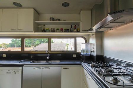 Apartamento à venda com 257m², 4 quartos e 4 vagas Apartamento à venda com 257m², 4 quartos e 4 vagasCozinha