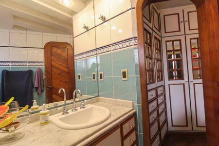 Apartamento à venda com 257m², 4 quartos e 4 vagas Apartamento à venda com 257m², 4 quartos e 4 vagasBanheiro da Suíte 2