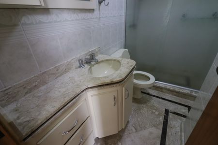 Apartamento à venda com 321m², 4 quartos e 5 vagasBanheiro da Suíte 3