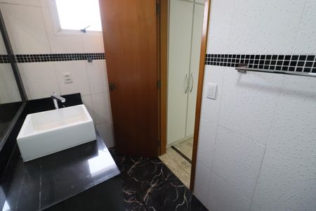 Apartamento à venda com 321m², 4 quartos e 5 vagasBanheiro da Suíte 1