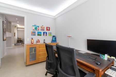 Casa para alugar com 380m², 4 quartos e 6 vagas Casa para alugar com 380m², 4 quartos e 6 vagasEscritório