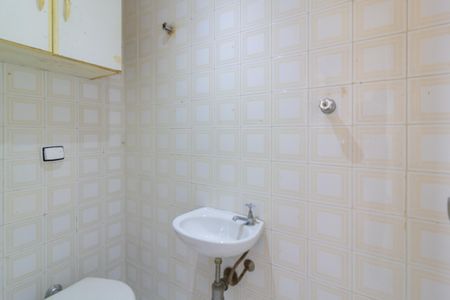 Apartamento à venda com 93m², 2 quartos e 2 vagas Apartamento à venda com 93m², 2 quartos e 2 vagasBanheiro de Serviço