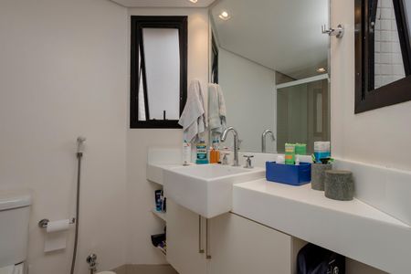 Apartamento à venda com 124m², 3 quartos e 2 vagas Apartamento à venda com 124m², 3 quartos e 2 vagasBanheiro da Suíte 2
