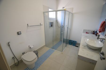 Casa de condomínio à venda com 620m², 5 quartos e 8 vagasBanheiro 1
