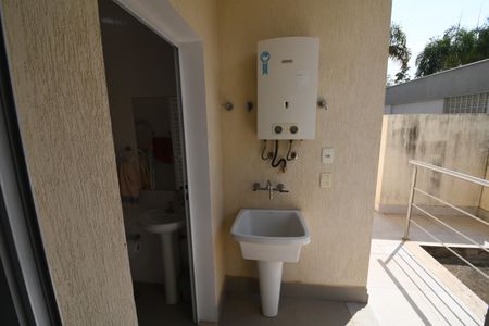 Casa de condomínio à venda com 620m², 5 quartos e 8 vagasBanheiro de serviço