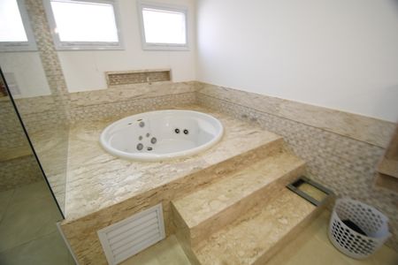 Casa de condomínio à venda com 620m², 5 quartos e 8 vagasBanheiro 3