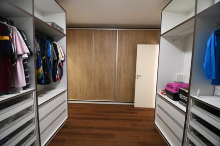 Casa de condomínio à venda com 620m², 5 quartos e 8 vagasQuarto Suíte 1 - Closet