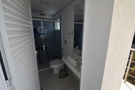 Casa de condomínio à venda com 620m², 5 quartos e 8 vagasBanheiro da Piscina