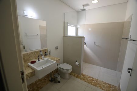 Casa de condomínio à venda com 620m², 5 quartos e 8 vagasBanheiro 5